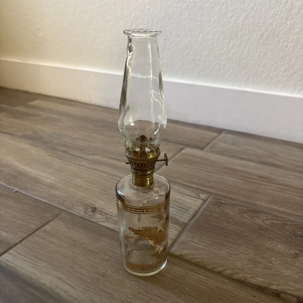 Vintage 50s Foster Forbes Glass Hurricane Oil Lamp Gold American Eagle Shield